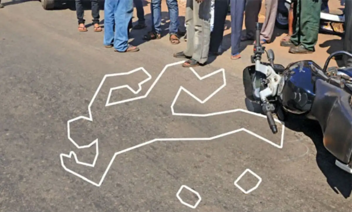 Sports Bike Accident Me Police Constable Ki Death Hui At Elphistone Bridge Parel, Pillion Rider Injured.
