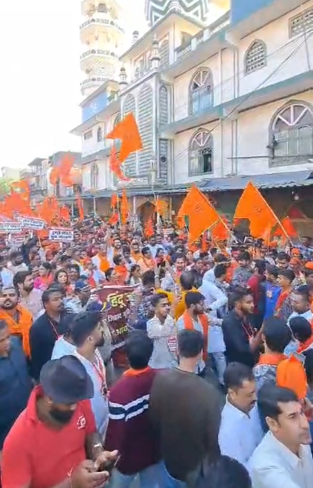 Malwani me nikla Sakal Hindu Samaj ka Janakrosh Morcha, Nitesh Rane hue shamil
