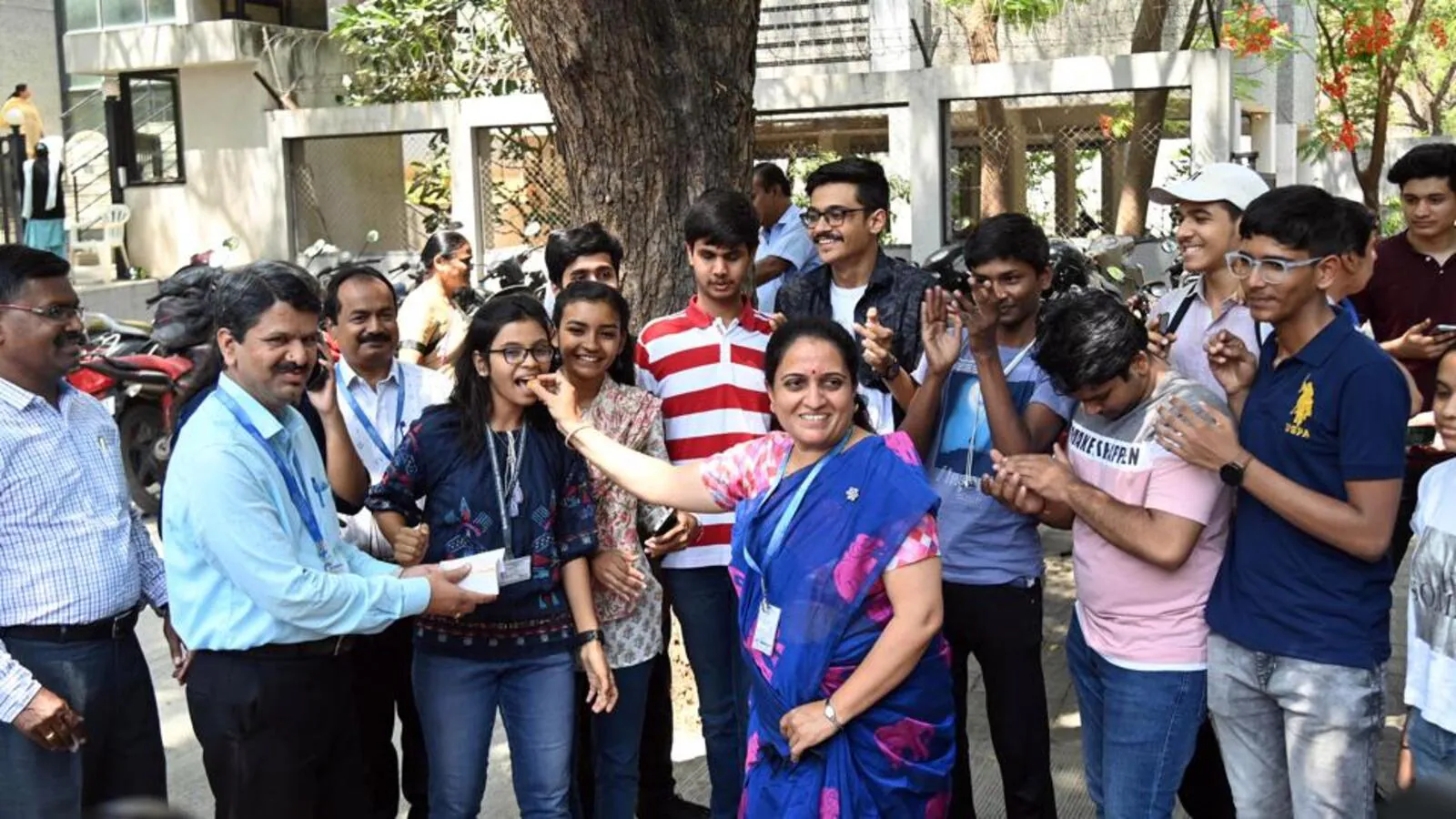 HSC Board Exam Result Hua Declare, Girls Students Ne Maari Baazi, 93.37 Percent Hue Kamyab, Mumbai Ka Paasing Percent Sabse Kam