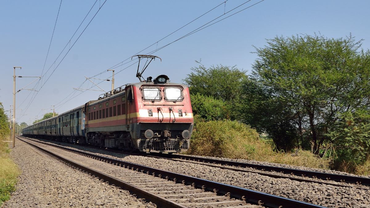 Mumbai to Pune – Train Cancel Ki Gayi 28 May Se 2 June Ke Beech, CSMT Platforms 10/11 Extended Work Ke Chalte