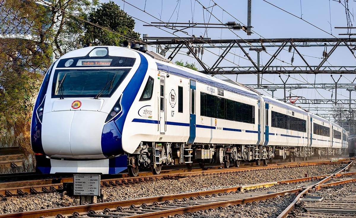 Mumbai Jalna Vande Bharat Express Train aaj se shuru Wednedday ke alawa hafte me 6 din chalayi jayegi, dekhiye poori details