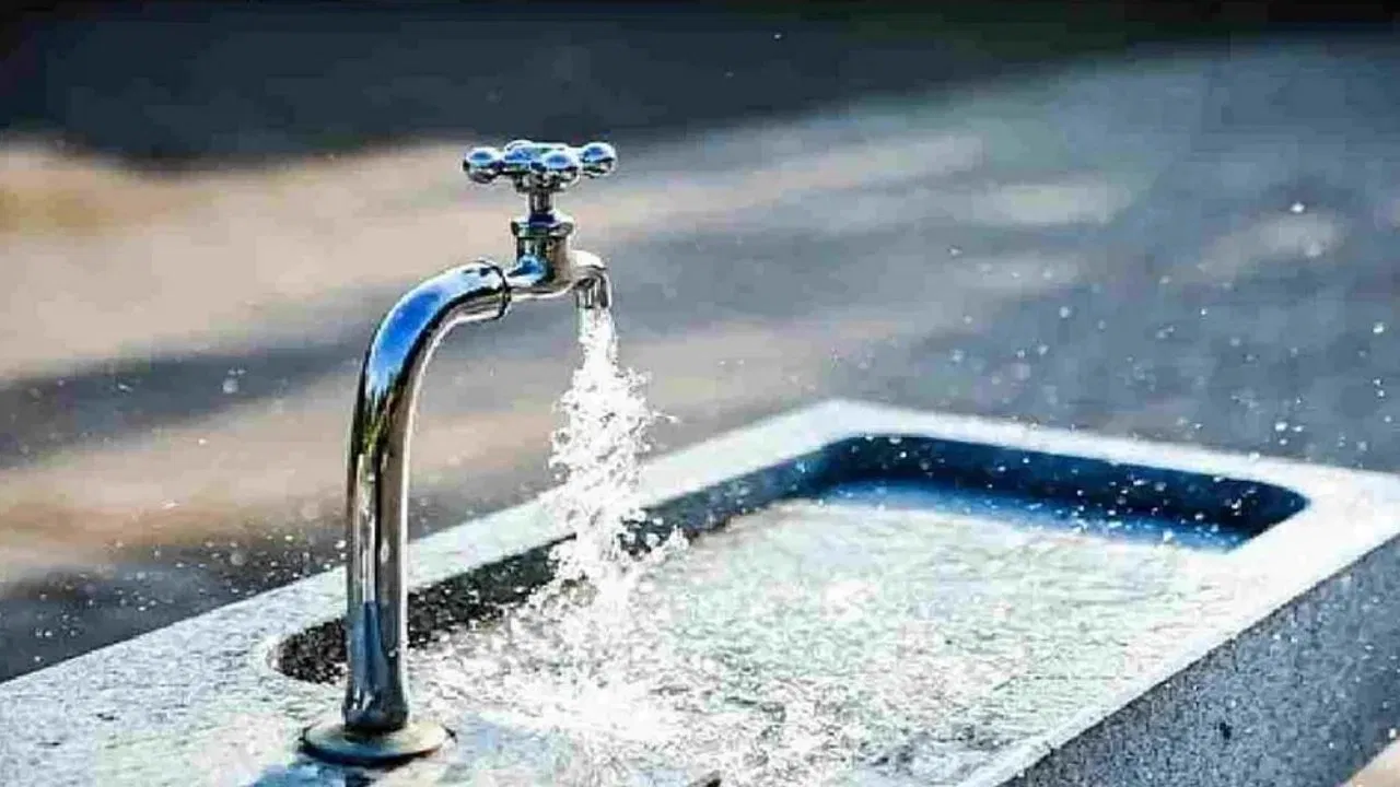Mumbai me Paani ki Kami, 10% Water cut ke naam par Bahut Areas me paani hi nahi aaraha hai