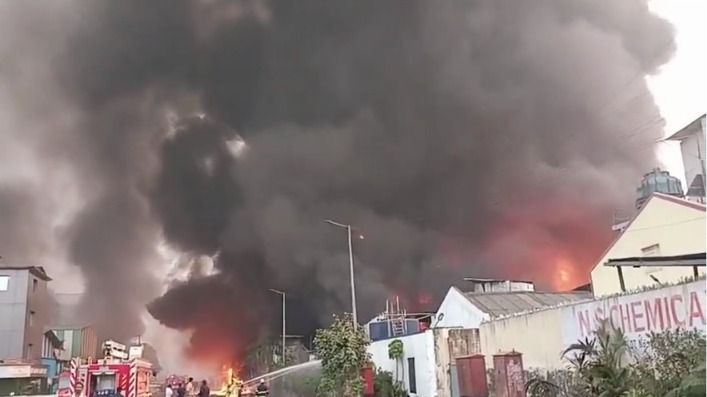 Fire In Chemical Factory At Navi Mumbai, Fire Brigade On The Spot
