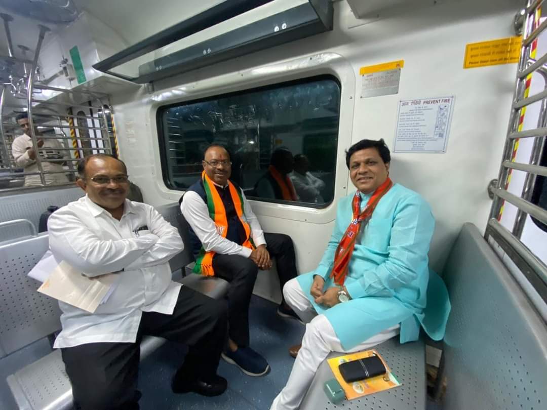 Mumbai Ki Ac Local Train Se Travel Kiya BJP Maharashtra President Chandrashekhar Bawankule Ne