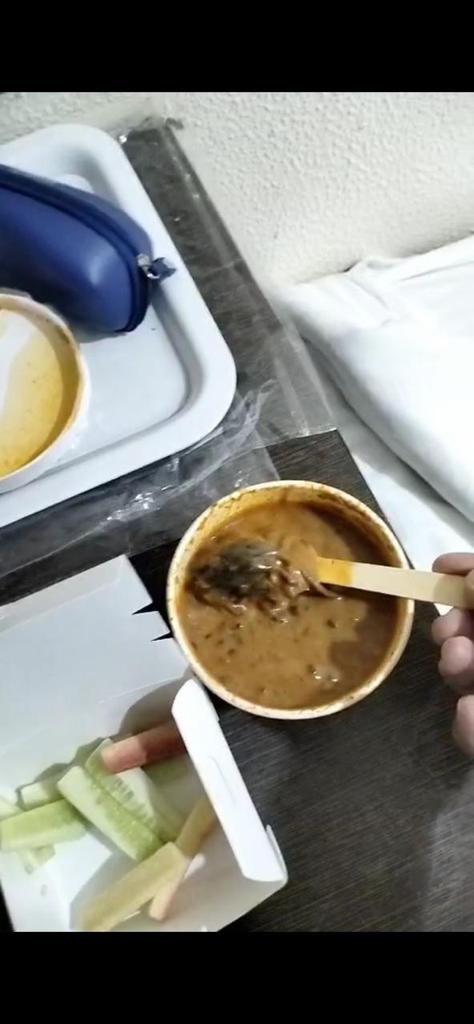 Veg meal Me Nikla Chuha, Meal Khane Ke Baad Nair Hospital Me Admit Hua Shaks Madad Ki Guhar Lagayi