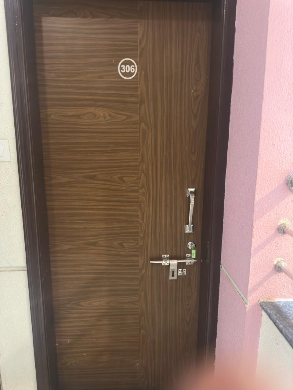 Girl friend ko Goli maarke shot kiya hotel me at Pune, Mumbai ke pass se pakda gaya Boy friend