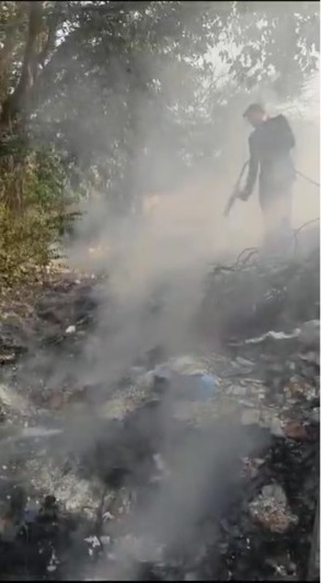 Kachre me lagi Aag at Laxmi Park, Wagle Estate Thane, Fire brigade on spot