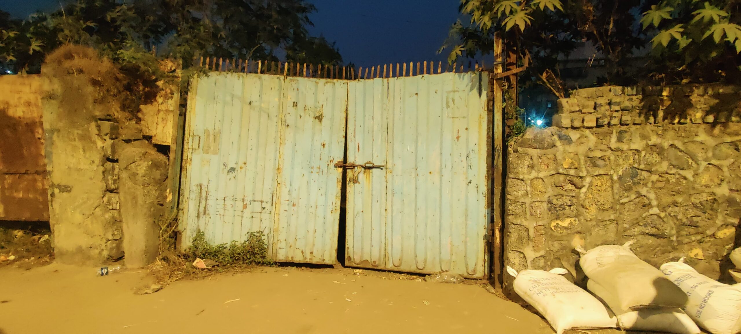 Pedh Se Latki Hui Lash Mili At Govandi