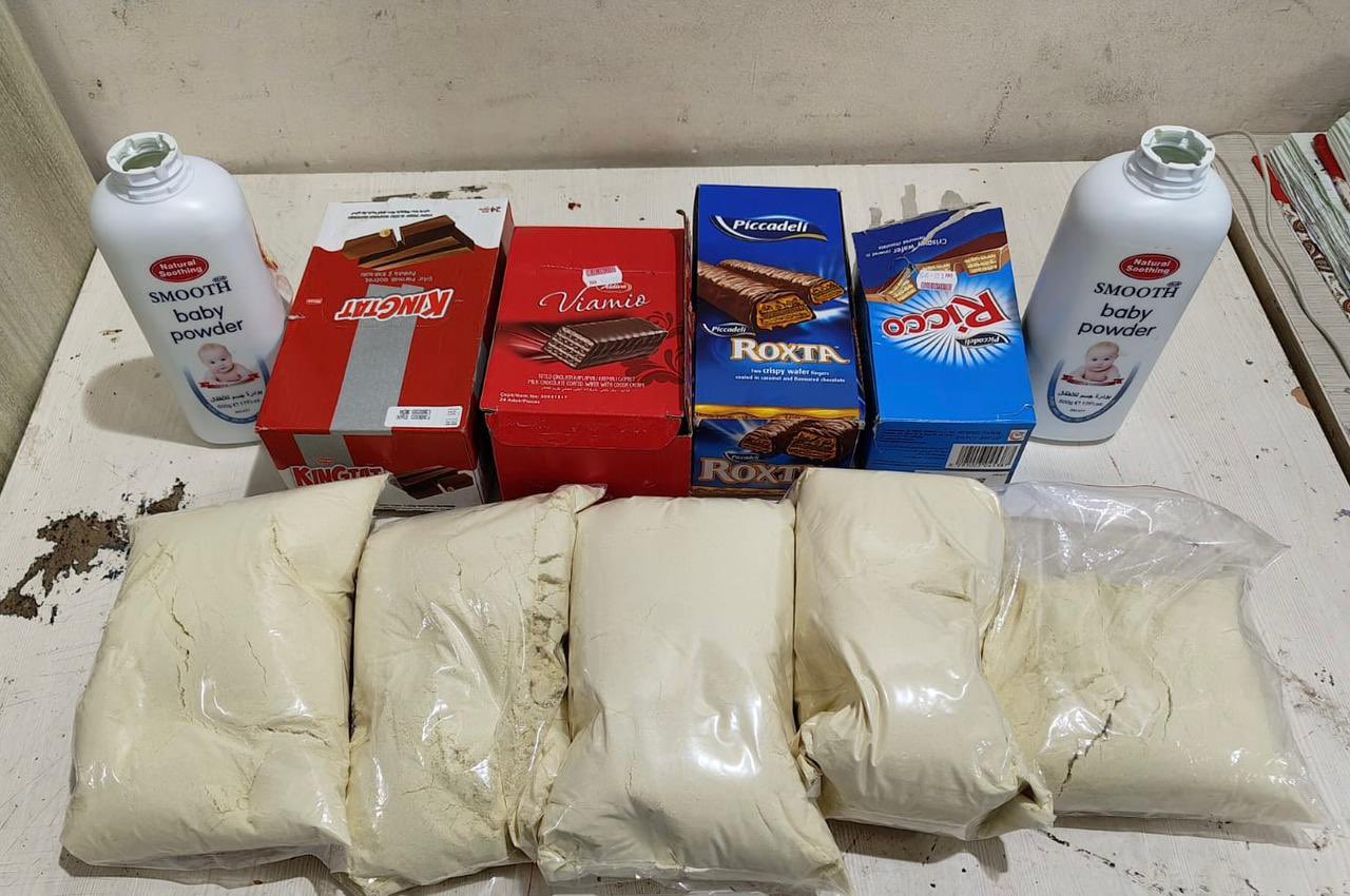 Gold Smuggling – Dubai Se Mumbai Chocolate Aur Baby Powder Ke Dabbe Me 43 Lakh Ka Gold Laaya, Arrested By Customs
