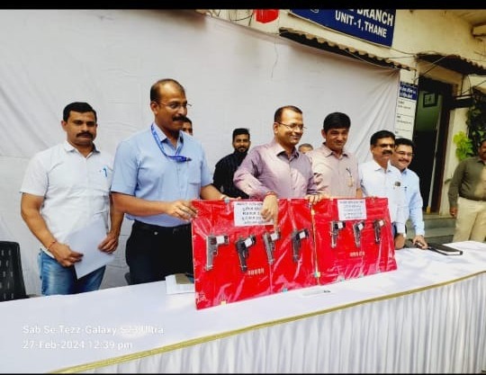 7 Desi Pistol 10 Zinda Kartoos Ke Sath 1 Shaks Ko Thane Bhiwandi Crime Branch 2 Ne Arrest Kiya