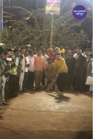 Abu Asim Azmi Ke Ilake Mai Waris Pathan Ka Sixer, Bowler Kahi MIM Wala Toh Nahi Tha.