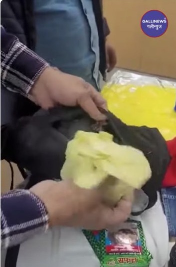 Caught 02 Passengers Carrying Foreign Currency (About Rs 12.22 Lakh) Hidden In Their Luggage