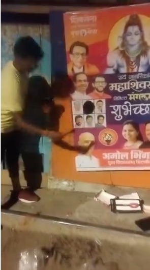 MLA Ravindra Waikar Ka Poster Phade, Kalikh Lagaya Uddhav Thackeray Ke Samarthakon Ne At Mumbai