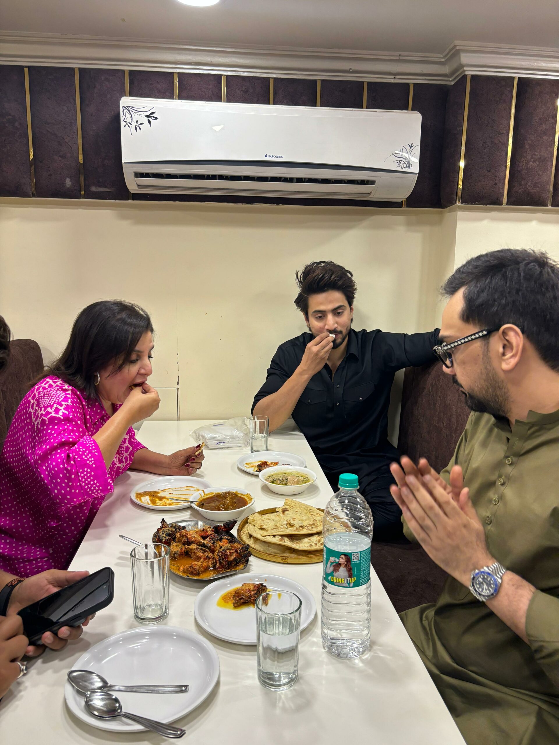 Faizu and Farha Khan Enjoying Chicken Sanjubaba  at Noor Mohammadi Resturant Bhendi Bazar