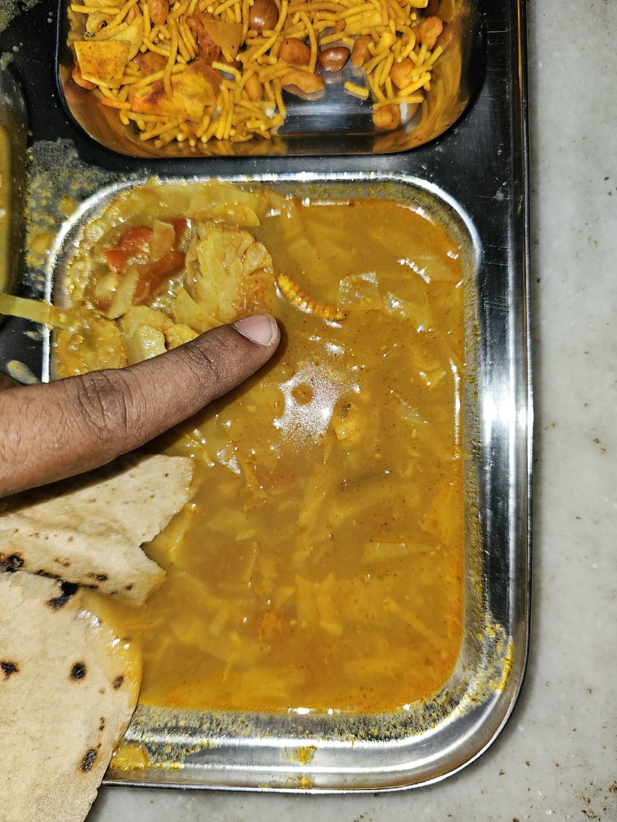 Worm In Food – Police Trainees Ke Khane Me Worm Nikla At Kalina Mumbai, Bataya Former Mumbai CP Sanjay Pandey Ne.