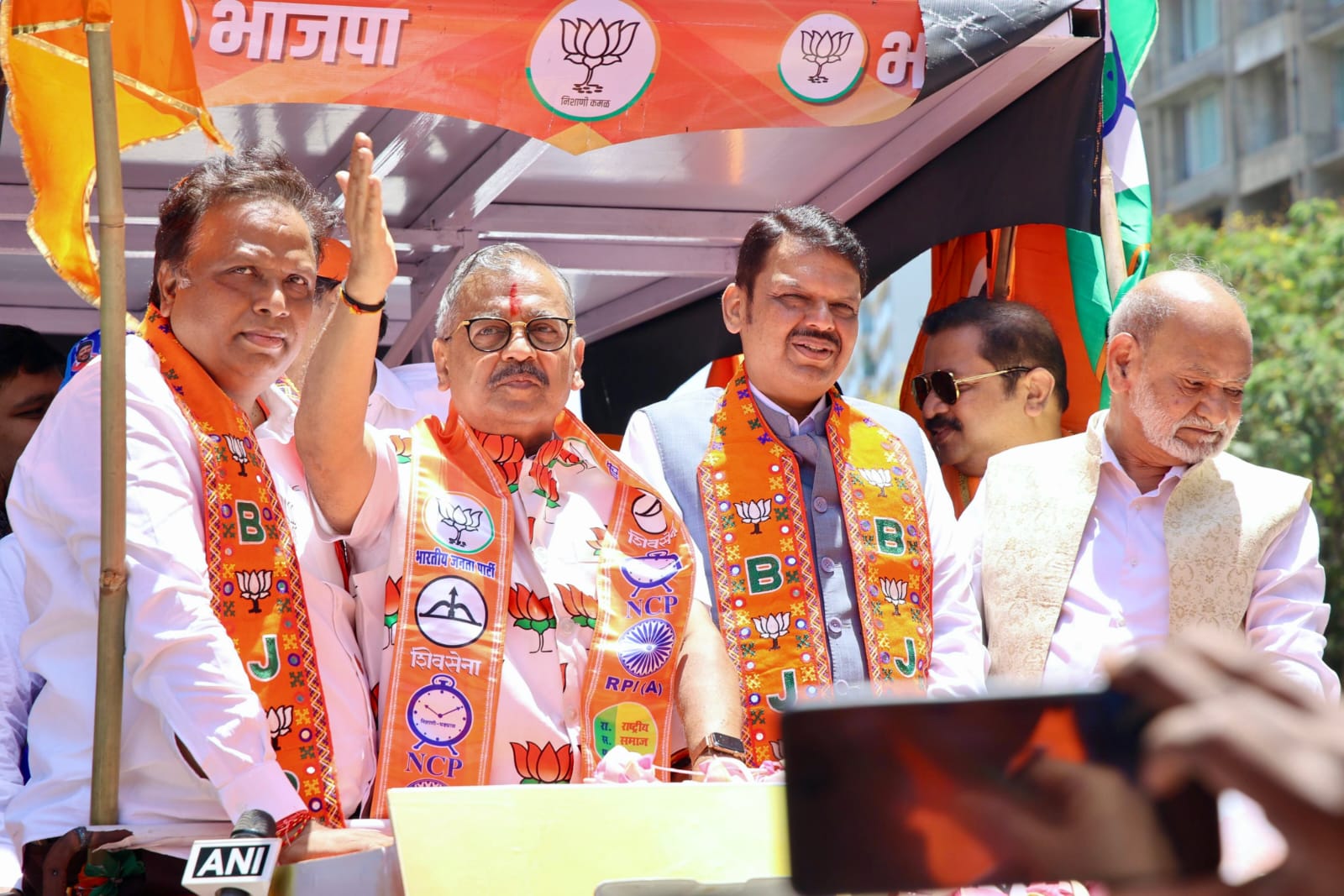 Mumbai North Central Se MahaYuti Se BJP Ke Candidate Adv Ujjwal Nikam Ne Nomination File Kiya