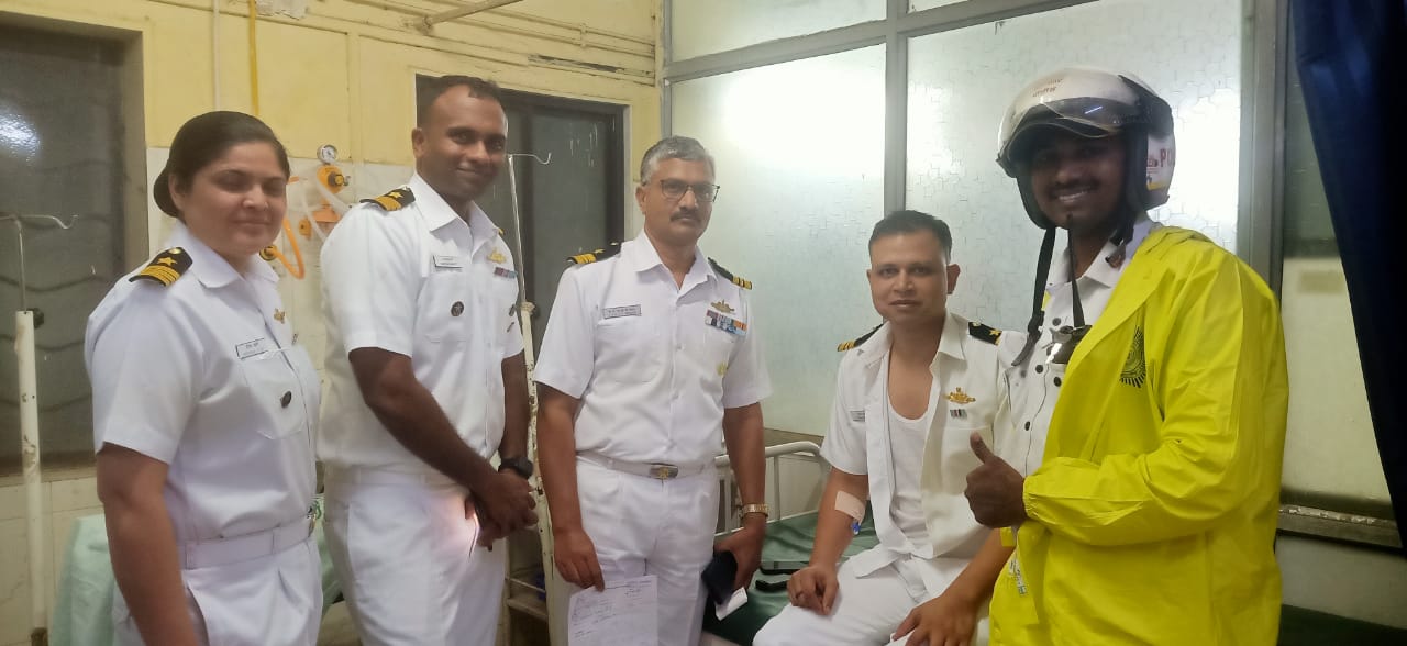 Navy Officer Car Chalate Hue Behosh Hue, On Duty Traffic Constable Ki Madad Se Hospital Lejaya Gaya, All Is Well Now At Santacruz East