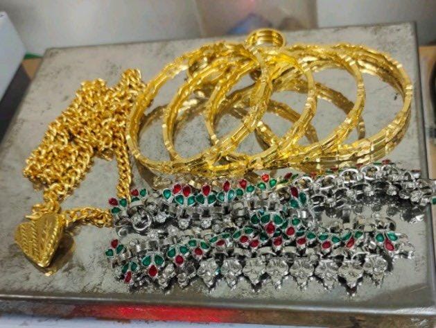 Mumbai Customs Ne Gold Smuggling Ke Saath Imported Cigarettes Baramad Kiya, Value Rs 7.16 Crore