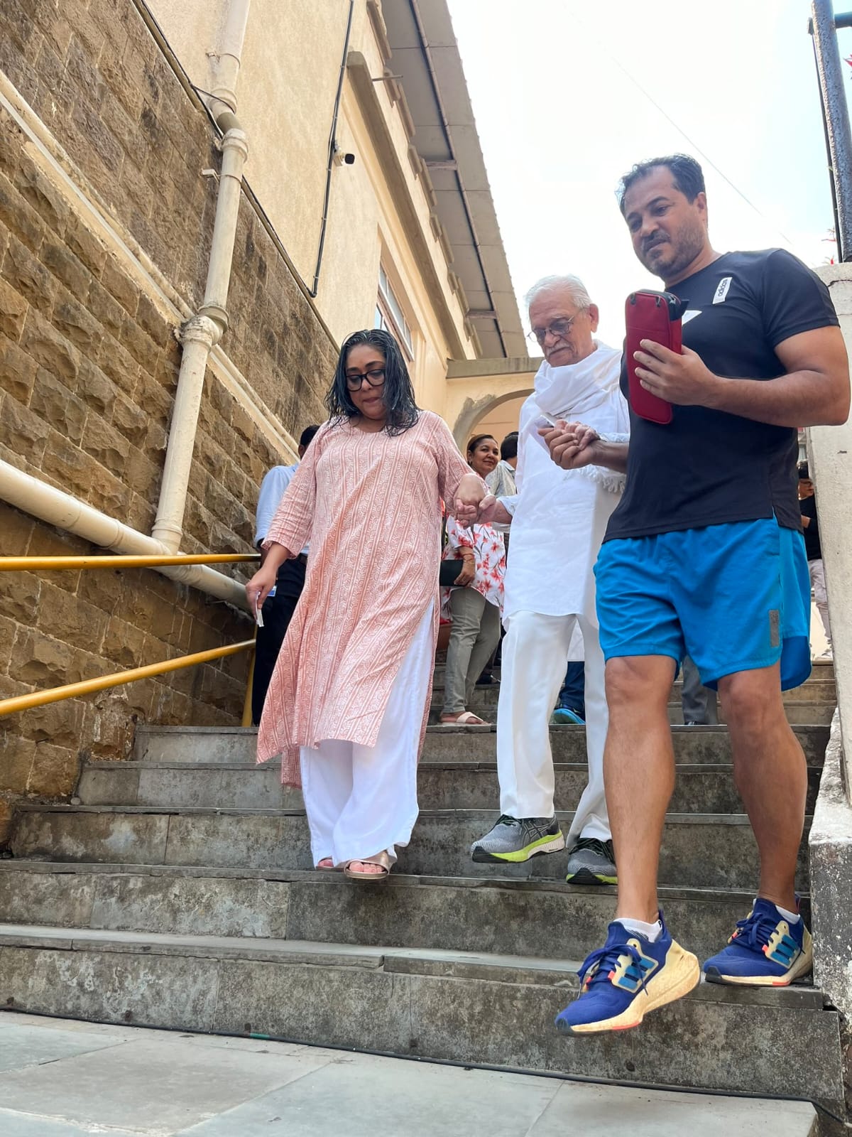 Lyricist Gulzar With Daughter Meghna Gulzar At Bandra, Cast Vote
