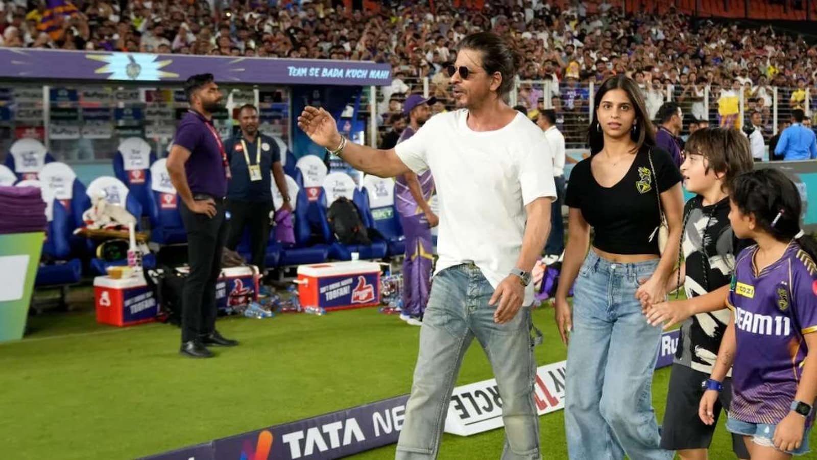 Shah Rukh Khan Admitted In Hospital At Ahmedabad In Gujarat, Garmi Se Dehydration Ka Problem, Now All Iss Well
