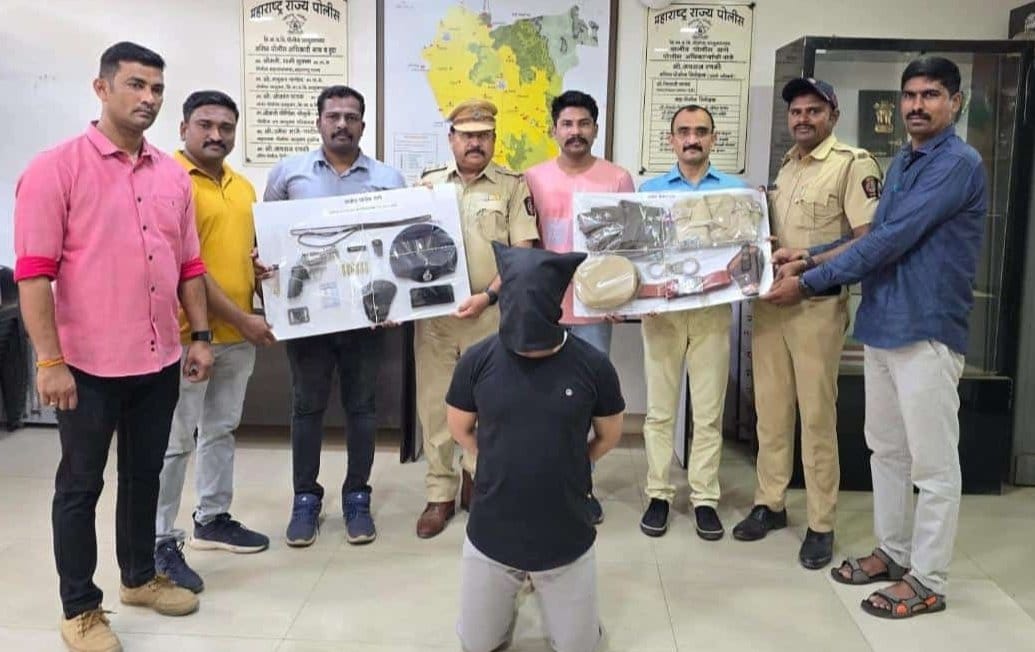 Police Wala Bankar Logon Ko Lootne Wala Farzi Police Nalasopara Waliv Police Ki Giraft Me