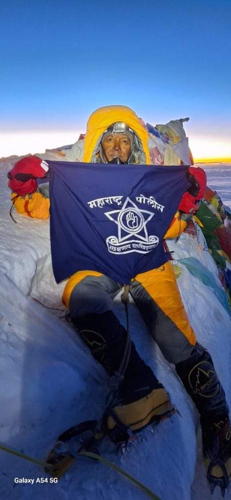 Mount Everest pahadi par Pohanchi Nashik Police Academy Officer, Police Inspector Dwarka Dokhe, Maharashtra ke liye Garav ki baat hai
