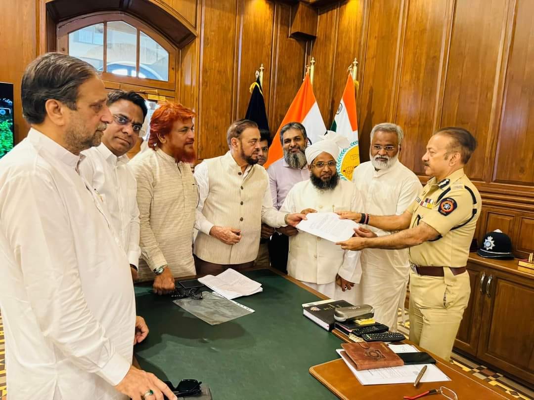 Quran Ki Behurmati Ke Khilaf Muslim Delegation Ne Spl. Commissioner Deven Bharti Se Mulakaat Ki