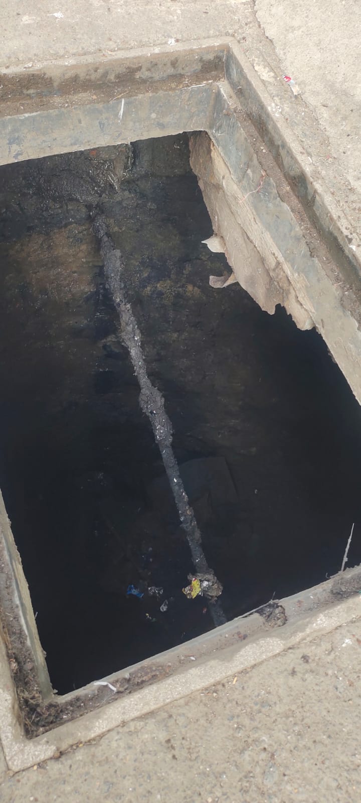 Metro Peling Ke Waqt 20 Se 30 Feet Huwa Ghadda At Andheri Amboli
