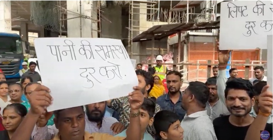 Protest At Omkar Resident Ne Piramal Tower Ka Kaam Rukhaya Paani Ki