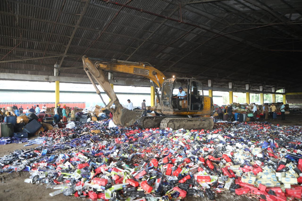 E-cigarettes, Cigarettes, Tobacco Aur Gutkha, Valued Rs. 10.60 Crore Destroy Kiya, Mumbai Customs Zone III Ne At Navi Mumbai Taloja