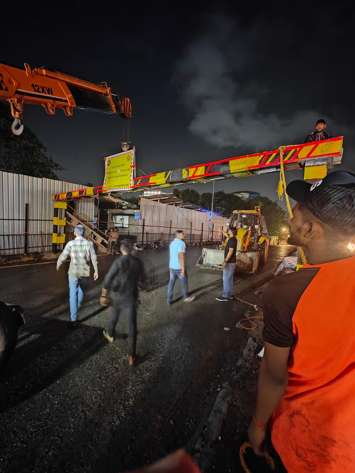 Sion road over bridge par height barrier lagaya gaya, 23 BEST Bus route change hua, Alternative route se chalegi buses