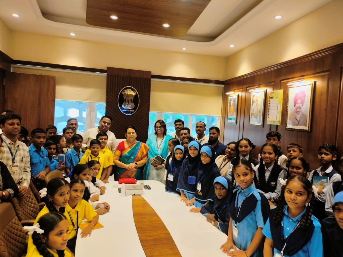 Bhiwandi ke school ke 40 student ne kiya assembly ka daura Thane zila itihaas mein aisa pehli bar hua hai.