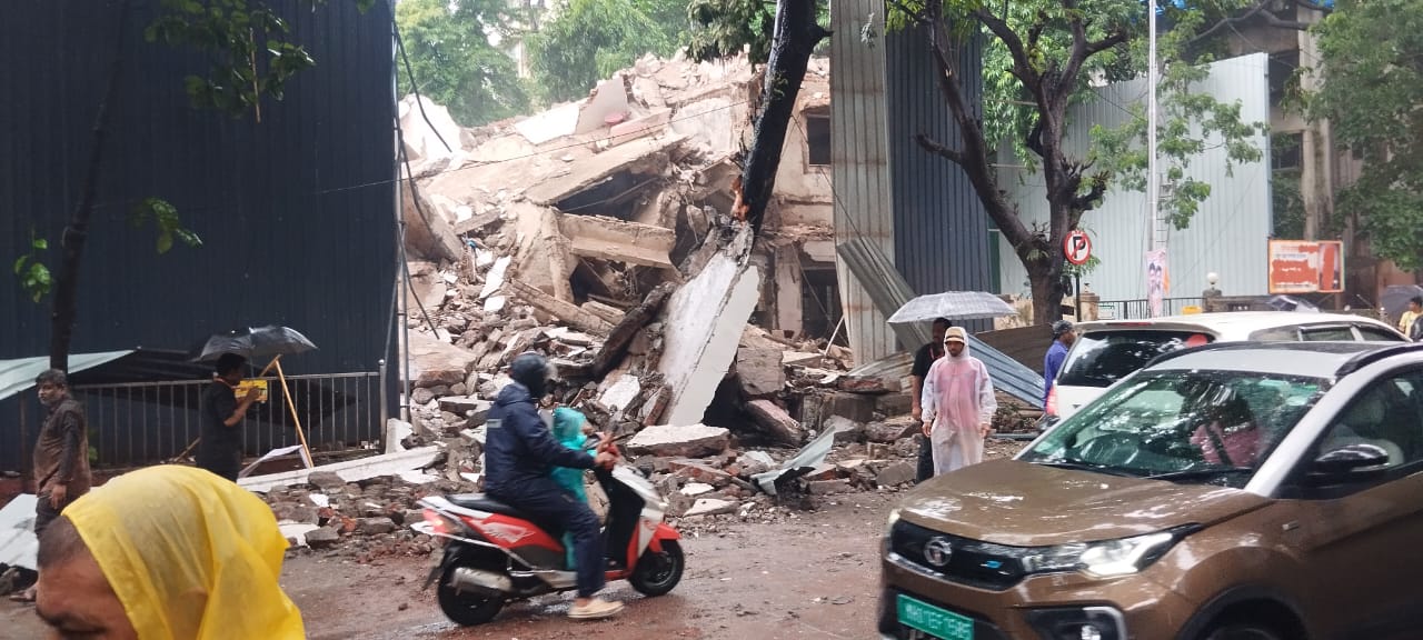Building Ka Hissa Gira At Mulund