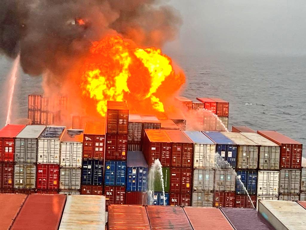 Fire In Cargo Ship – Samundra Me Khadi Ship Me Lagi Aag Near Goa, 1 Dead, Rescue Operation Jaari