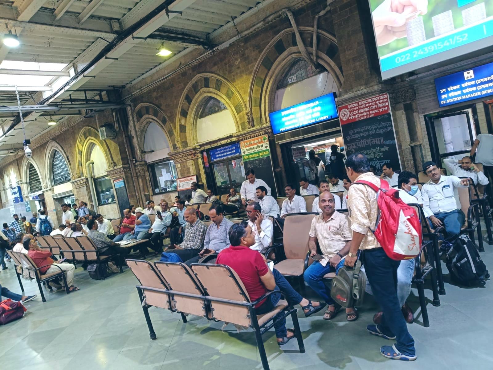 Railway Staff Motorman, Table Kursi Lekar Apni Cabin Se Bahar Baithe Dikhayi Diye at CSMT