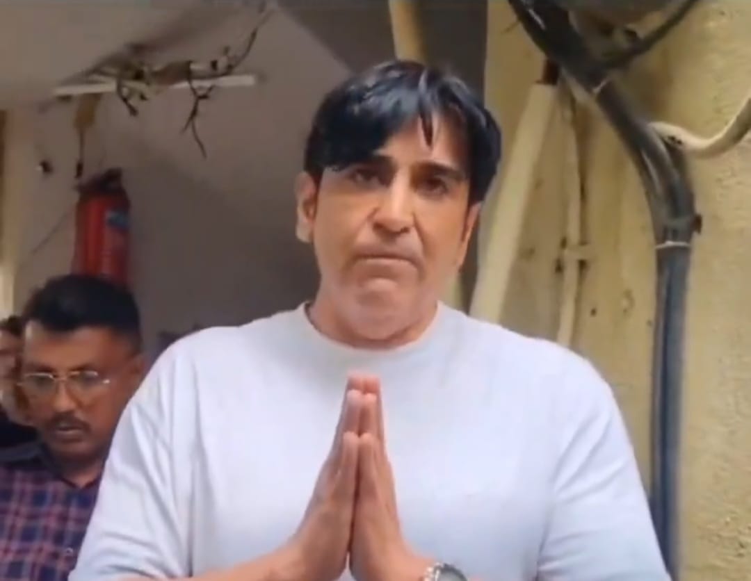 MNS Style Me Samjhaya, Mumbai Me Marathi Ko Job Na Dene Wali Company Ne Maafi Mangi At Andheri