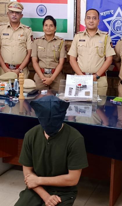 1 Pistol 14 Live Bullets Ke Sath Borivali Railway Police Ne Ek Model Ko Arrest Kiya