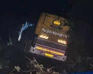 Luxury Bus Giri 50 Ft Gehri Khai Mein Raigad Mein, Bus Mein Sawaare 45 Log Baal-Baal Bache
