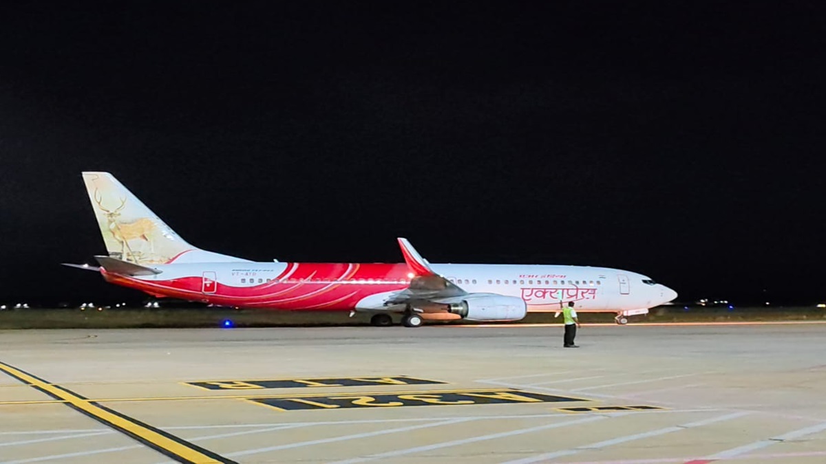 Emergency Landing Ki Gayi Air India Express Flight Ki At Trichy Airport Tamil Nadu, Sharjah Jaa Raha Tha Plane