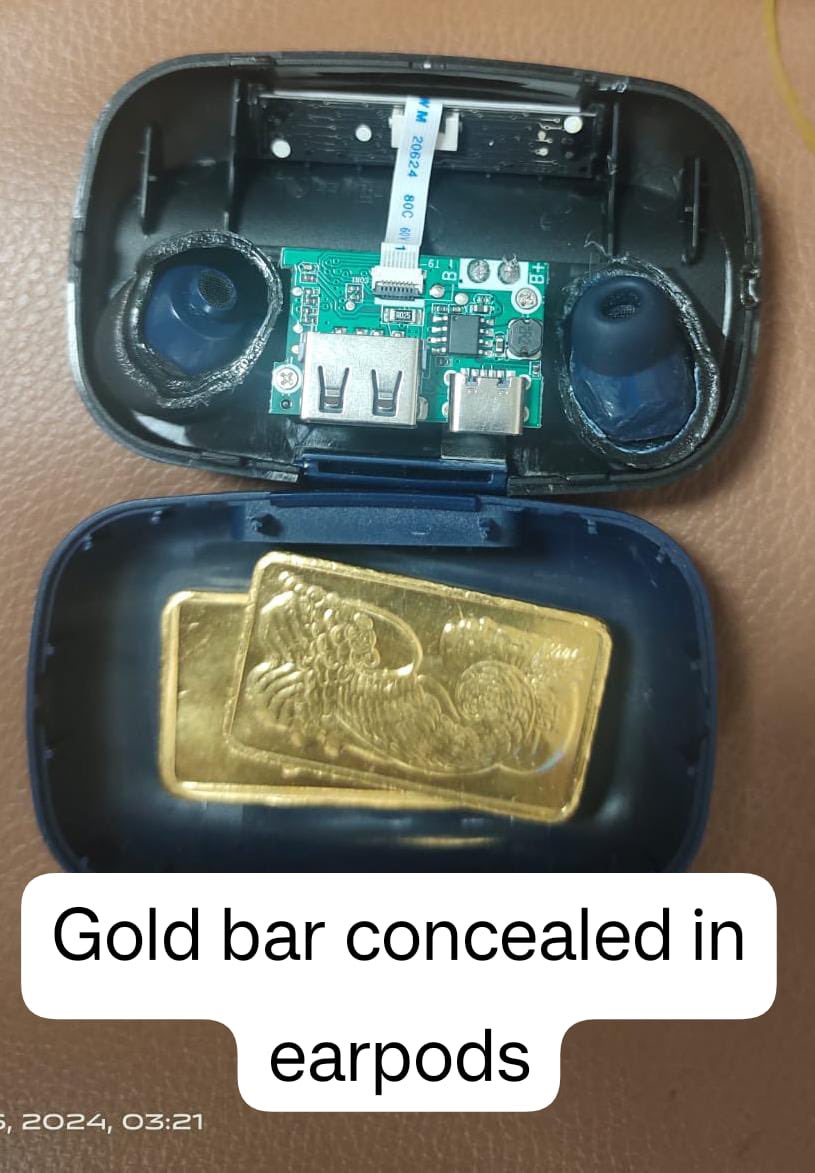 Earpods Me Gold Smuggling Sahit 5 Cases Me 2.66 Kg Gold, Value 1.46 Cr Baramad Kiya Mumbai Airport Se Customs Ne 15-16 March Ko