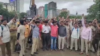 Bus Strike – ST Bus Employees Ki Aaj Se Be-Muddat Hadtaal, Sarkar Se Kaha Humari Maang Poori Karo.