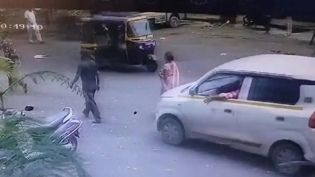 Car Chadaya 3 Logon Par, 1 Mahila Ki Death, 2 Injured Hue at Kandivali West, CCTV Footage Aaya Saamne