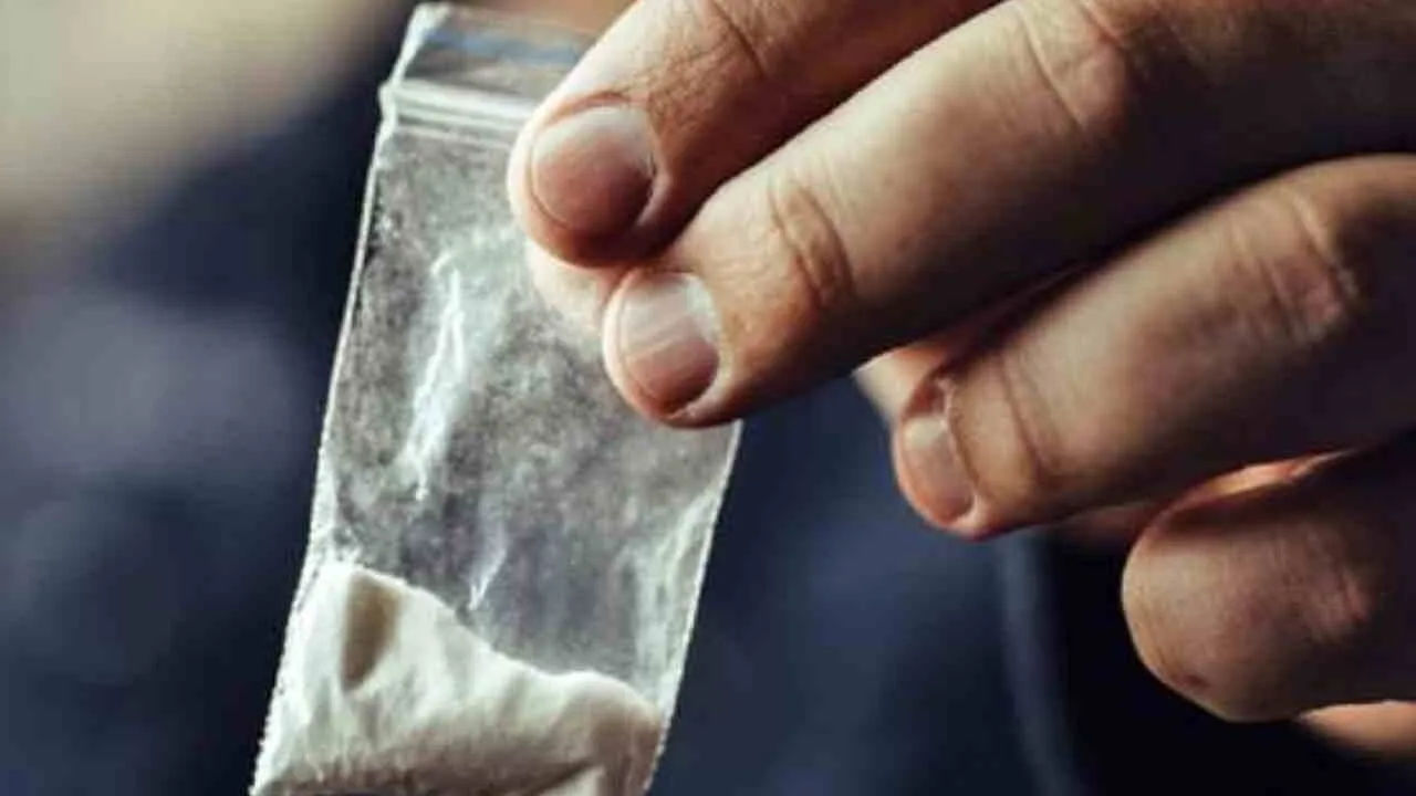 Cocaine Drugs Rs 11.7 Lakh Ki Autorickshaw Se Seize Kiya Thane Police Ne, Driver Arrested