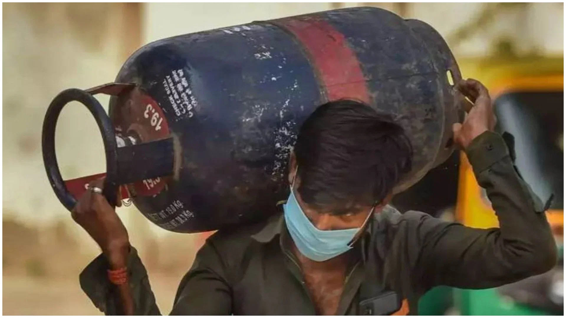 Gas Cylinder Sasta Hua – 19kg Commercial LPG Cylinders 30-32 Rupiye Kam Hue Desh Bhar Me