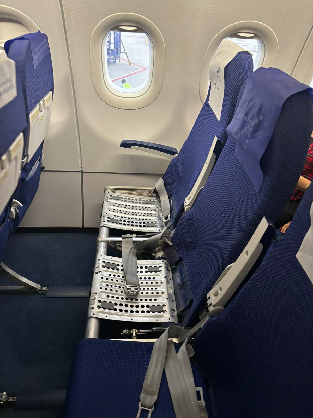 Phir Seat Cushions Gayab Thi, IndiGo Flight Ki, Mahila Passenger Ne Social Media Par Photo Post Kiya, Logon Ne Pooche Sawal