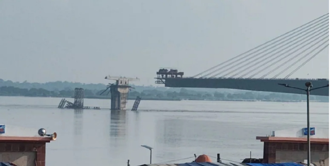 Bridge Gira Bihar Mein – Ganga River Par Banaya Ja Raha Sultanganj – Aguwani Ghat Bridge Ka Ek Hissa Bridge Banne Se Pehle Hi Collapse Ho Gaya.