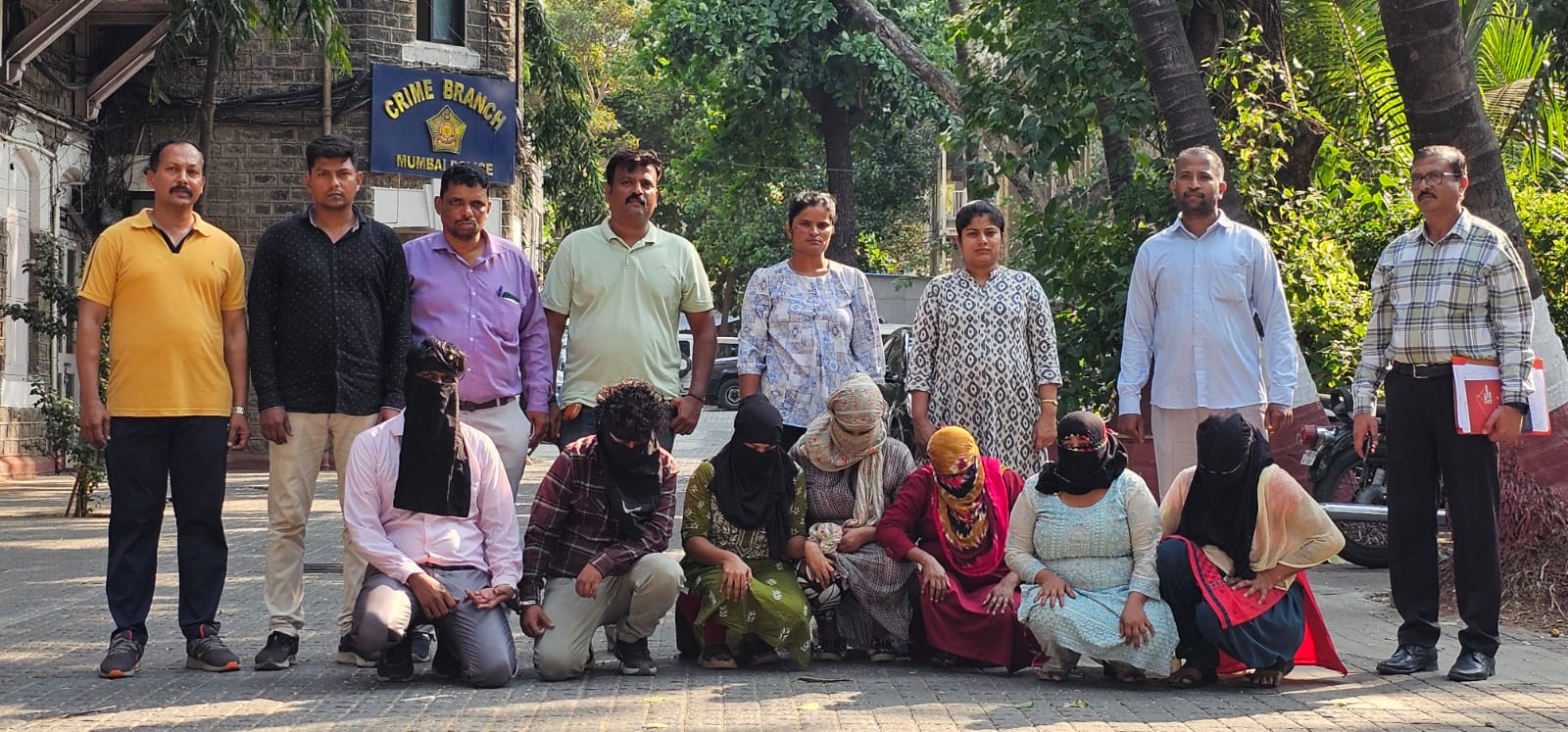 New Born Bachche Ko Rs 2 Lakh Me Sale Kiya, Doctor Sahit 7 Logon Ki Gang Mumbai Police Ki Girift Me, 2 Child Rescued