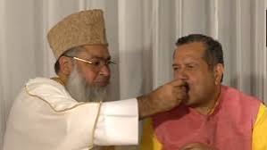 Ramzan Roza Iftar Karne RSS Leader Indresh Kumar Pohanche At Delhi, Chief Imam (AIIO) Imam Umer Ahmed Ilyasi Ke Sath