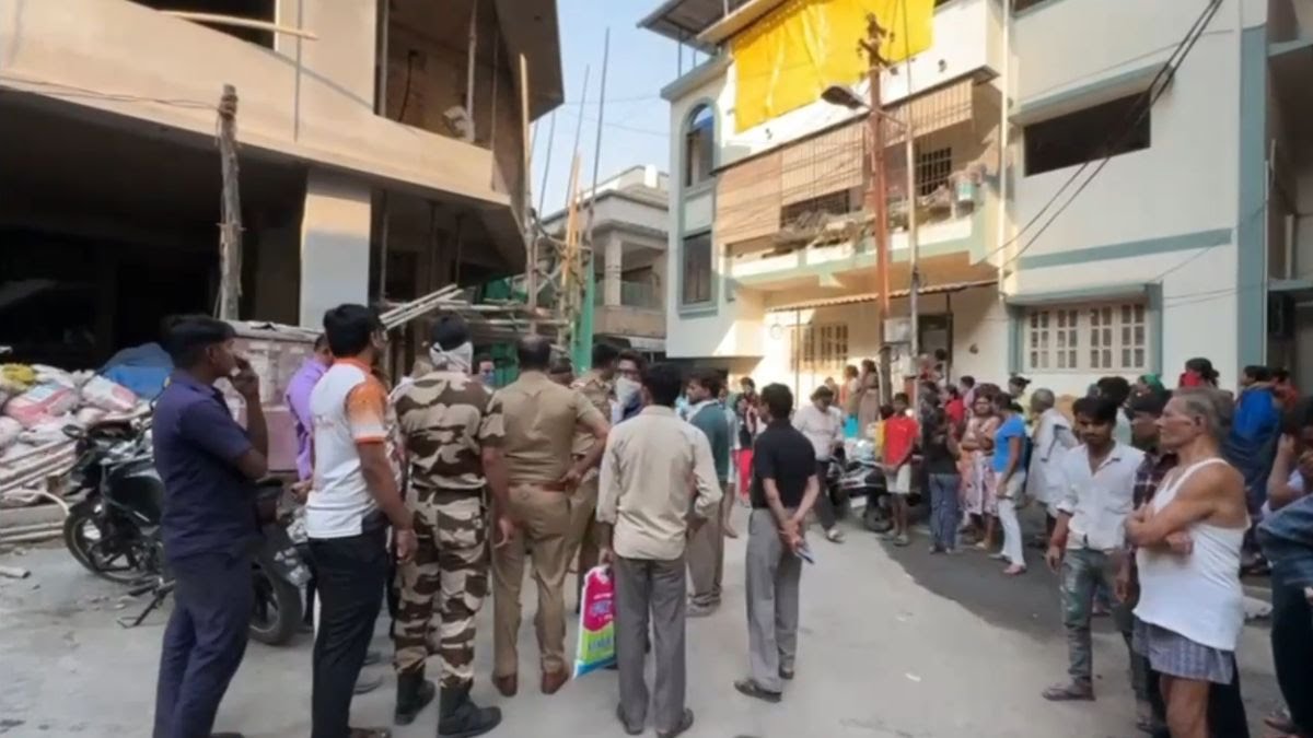 3 Dead Bodies Decomposed Halat Me Mili 1 Hi Ghar Me At Vasai West Naupada