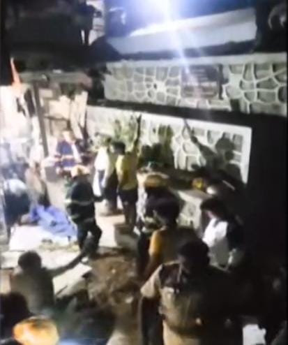 Landslide Hua At Ghatkopar, Slum Ke 10 Se 12 Ghar Khali Karaye Gaye, Malba Hatane Ka Kaam Jaari, No Injury Reported.